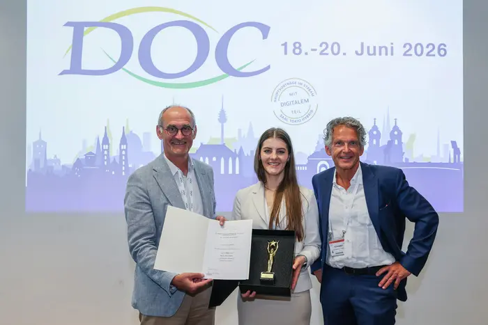 Dr. med. Leoni Britz (Heidelberg) Bestes Free Paper – Katarakt II: Implant Geometry Rather Than Size Determines Zonular–Capsular Stress During Intraocular Implantation: Miyake–and Choi–Apple Analysis